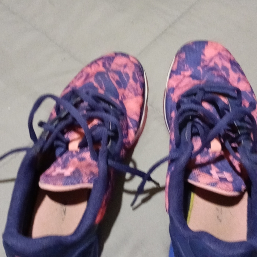 Running shoes - Picture 2 of 3